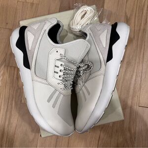 Adidas tubular runner
